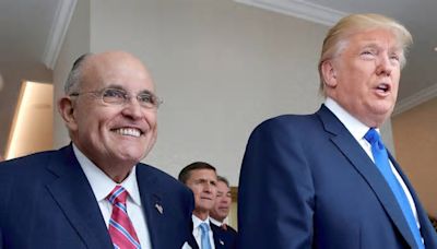 Donald Trump: Wahlmanipulation – Vertrauter Rudy Giuliani angeklagt