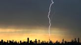 14 incredible photos of lightning bolts during storms