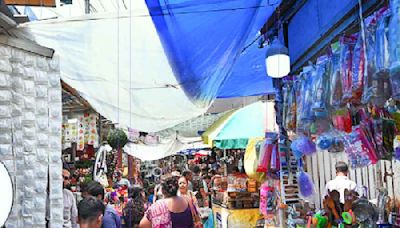 A month after Bengal CM Mamata Banerjee's prod, errant hawkers too many