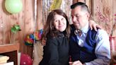 Hijo robado al nacer hace 42 años en Chile abraza a su madre biológica por primera vez