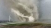 Un tornado en Iowa y fuertes tormentas en Estados Unidos provocaron al menos un muerto y devastaron localidades