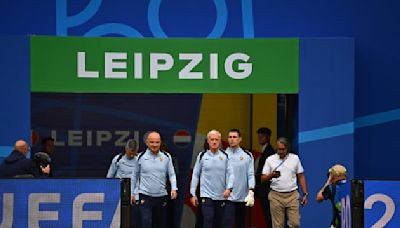 France-Pays-Bas: le vestiaire des Bleus à Leipzig fermé par une simple bâche, le staff agacé
