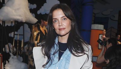 Katie Holmes llora la muerte de uno de sus compañeros en 'Dawson crece', serie que la lanzó a la fama