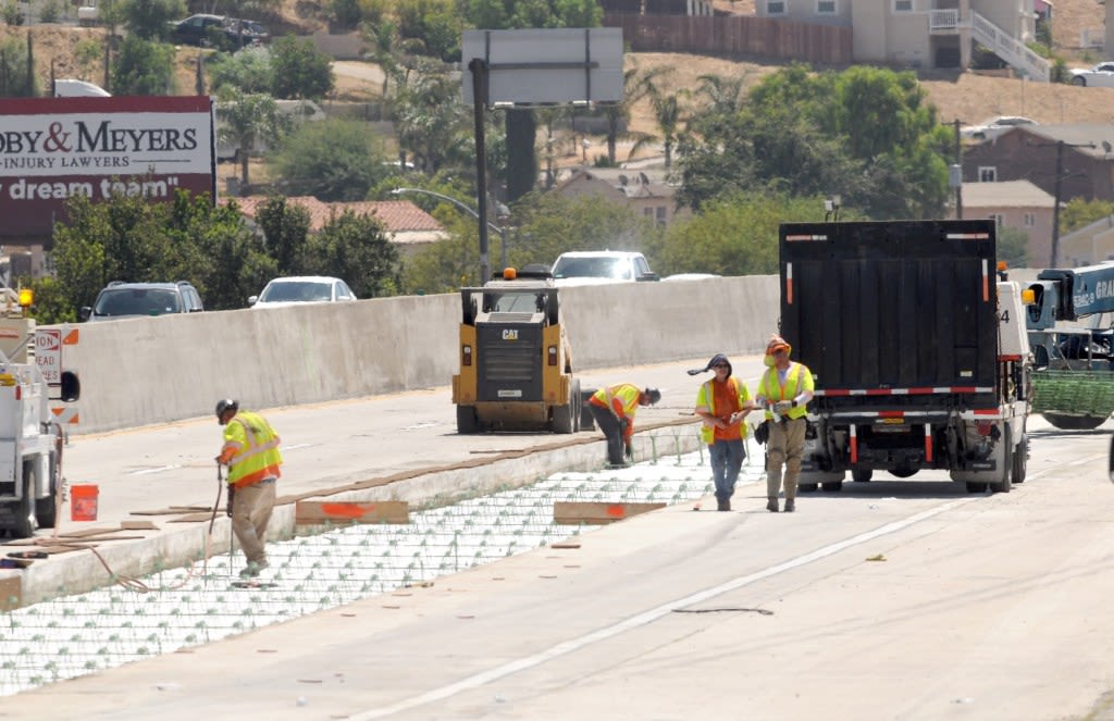 Asphalt or concrete lanes? Both are used on 405 Freeway and elsewhere