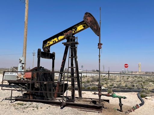 Oil dips as investors eye Israel-Gaza truce talks, U.S. Fed policy review