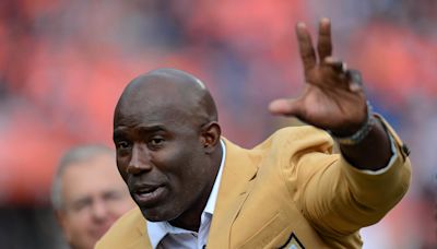 Terrell Davis 'humiliated' after incident with flight attendant