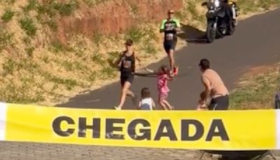 ‘Entitled’ dad blasted for sending kids to hug mom just before she reaches marathon finish line: ‘I’d have a divorce lawyer on phone’