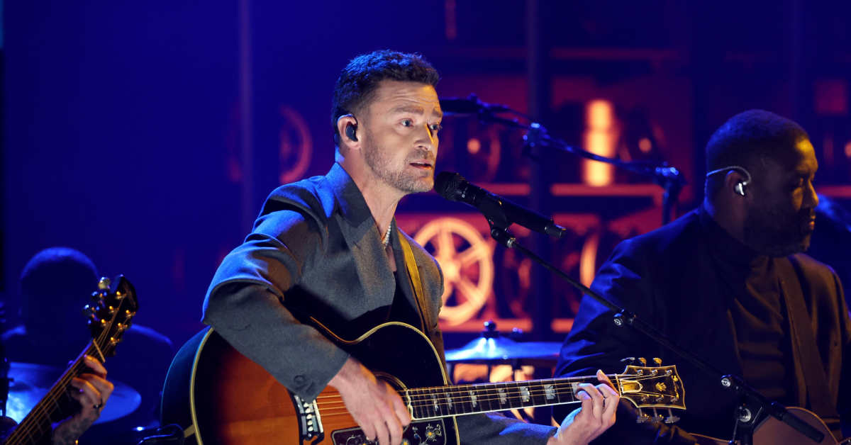 Fans Hail Justin Timberlake a 'Hero' After He Halts Concert for Emergency in the Crowd