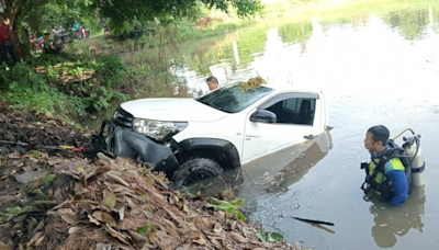 男子帶百萬現金駕車 瞌眼訓衝落池塘僅撿回9萬 不幸抑或事有蹊蹺？ | am730