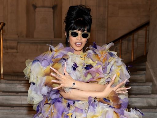 Cardi B stuns in vibrant look for Marc Jacobs fashion show