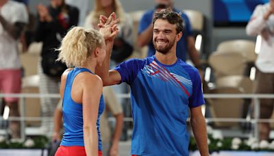 Tennis-Czech duo Siniakova and Machac win mixed doubles gold