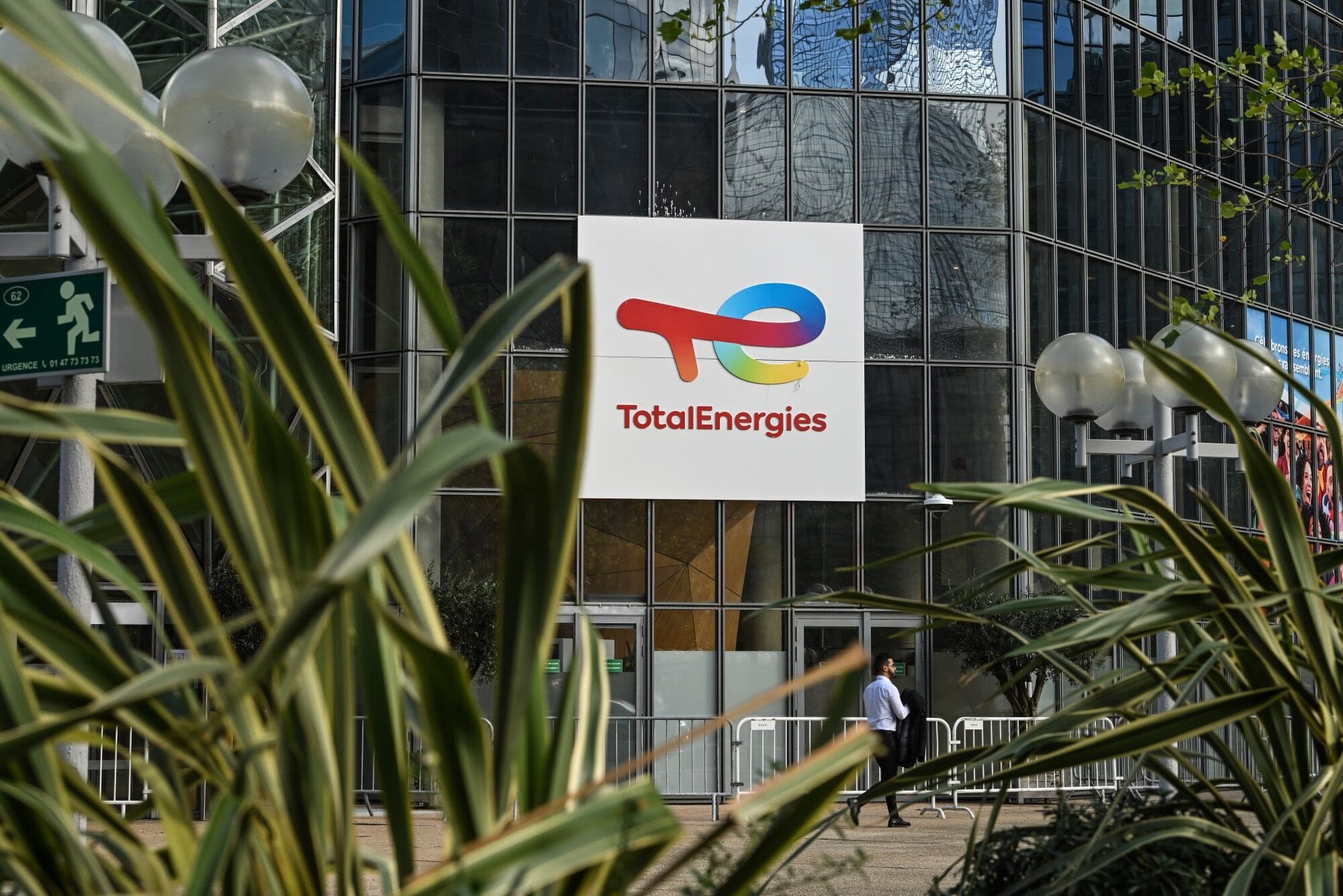 TotalEnergies’ Profit Drops Less Than Expected on Strong Oil