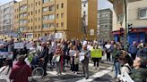 Vecinos de las Casas de Franco protestan representando los futuros problemas de accesibilidad