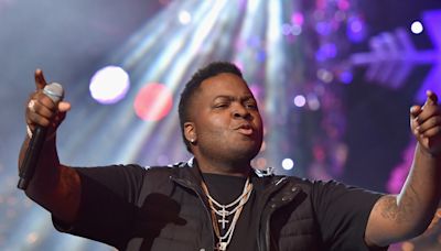 Sean Kingston hit with 10 charges after raid on Florida home