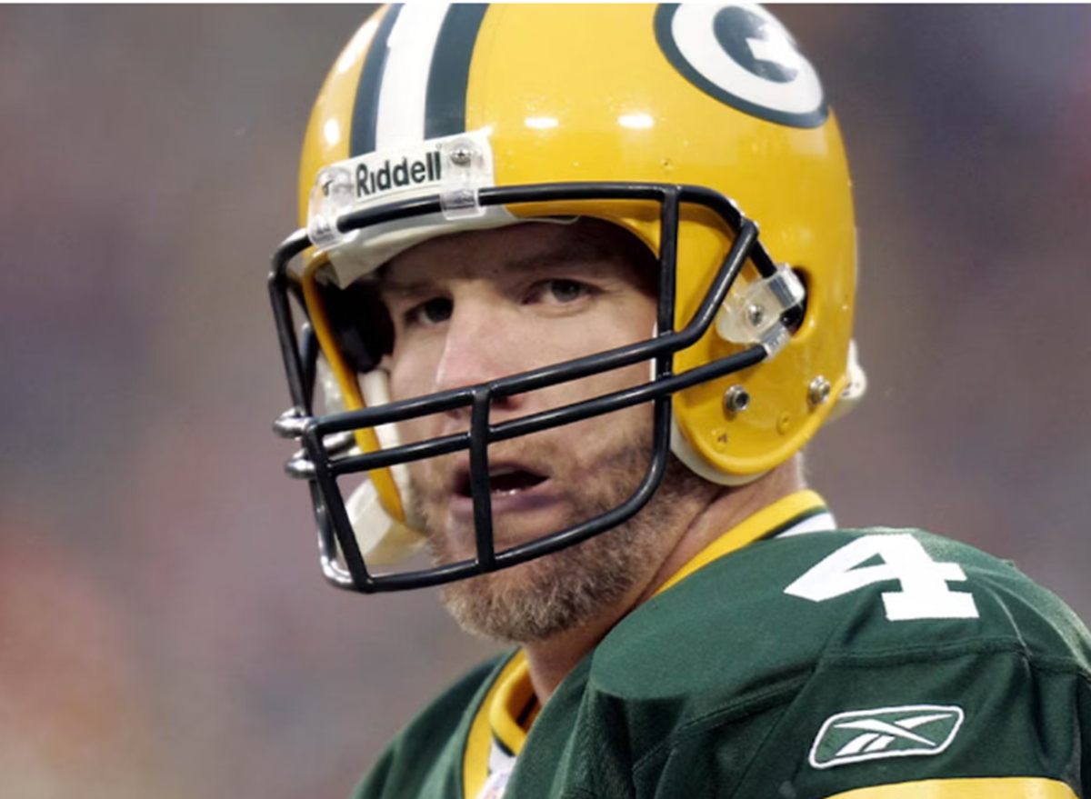 Packers Hall of Fame QB Brett Favre Reacts to Jordan Love’s Leg Injury vs. Eagles