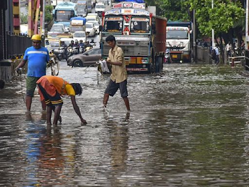 Mumbai Traffic Alert: Heavy Rains Cause Major Waterlogging In Low-Lying Areas– Check Affected Routes Here