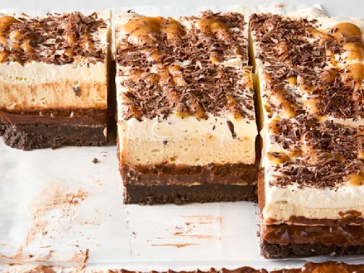 These No-Bake Chocolate Peanut Butter Bars Taste Even Better Than a Reese’s Cup