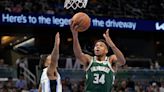 Bucks se sostienen y superan por 109-102 al Magic