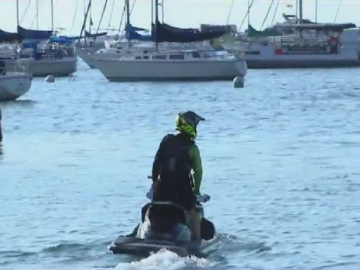 Chicago man embarks on 100-mile jet ski journey across Lake Michigan to support police officers