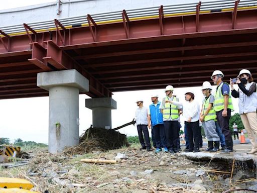 黃敏惠視察軍輝橋、抽水站、焚化廠贈慰勞品感謝清潔隊員辛勞 | 蕃新聞