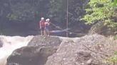 Video: Tres adolescentes rescatados tras ser sorprendidos por cabeza de agua en Cartago | Teletica