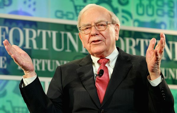 As Predicted Warren Buffett Slashes Holdings In Apple Shares