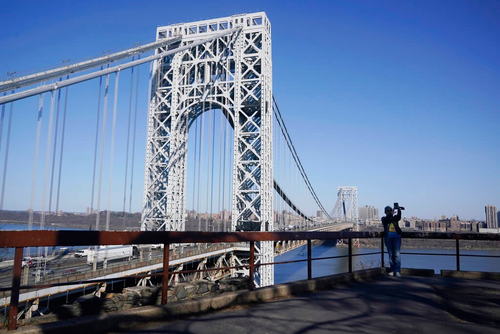 Severe traffic delays on George Washington Bridge due to climber