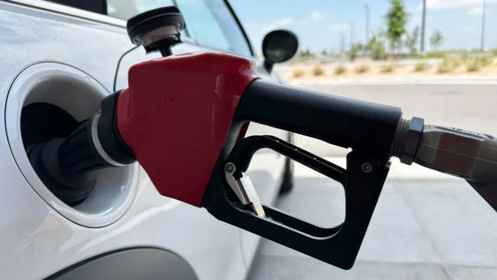 Florida gas prices climb despite falling crude oil costs