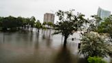 Tampa Bay sufre inundaciones, pero evita impacto directo de Idalia