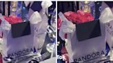 Quinceañera regala joyería Pandora en su fiesta y se vuelve viral
