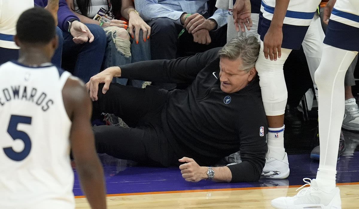 Timberwolves coach Chris Finch to have surgery on knee after sideline collision, AP source says