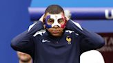 Mbappe se une a la lista de los futbolistas enmascarados