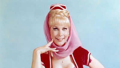 A sus 93 años, así se ve hoy Barbara Eden, la protagonista de Mi bella genio