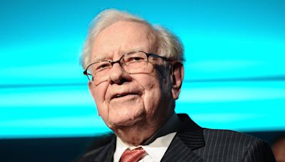 Warren Buffett has been on a 9-day buying tear with oil stock Occidental, and it could shed insight into Berkshire Hathaway’s bigger strategy, analyst says