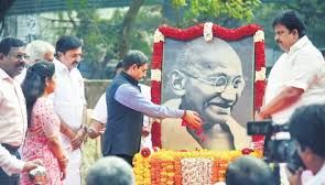 Gandhi Jayanthi: Governor, CM pay floral tributes in Tamil Nadu - News Today | First with the news