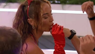 Love Island fans disgusted over finger sucking during heart rate task