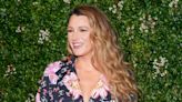 Blake Lively : jupe en tulle et crop top à motifs en sequins, elle n'a jamais autant rayonné