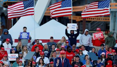 80K Turn Out to Hear Trump Rant About Whales and Hannibal Lecter