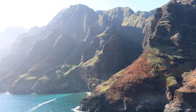 Kauai County reports downed helicopter in ocean off Na Pali