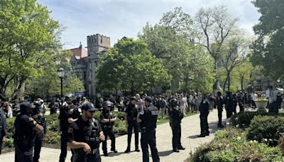 University of Chicago United for Palestine protesters clash with counter-protesters; police head to scene