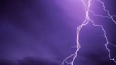 Mom dies after she was struck by lightning in Florida