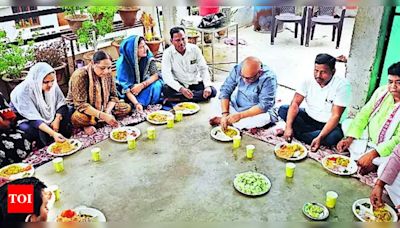 Congress starts 'sahbhoj' to woo Dalits on Jagjivan anniversary | Lucknow News - Times of India