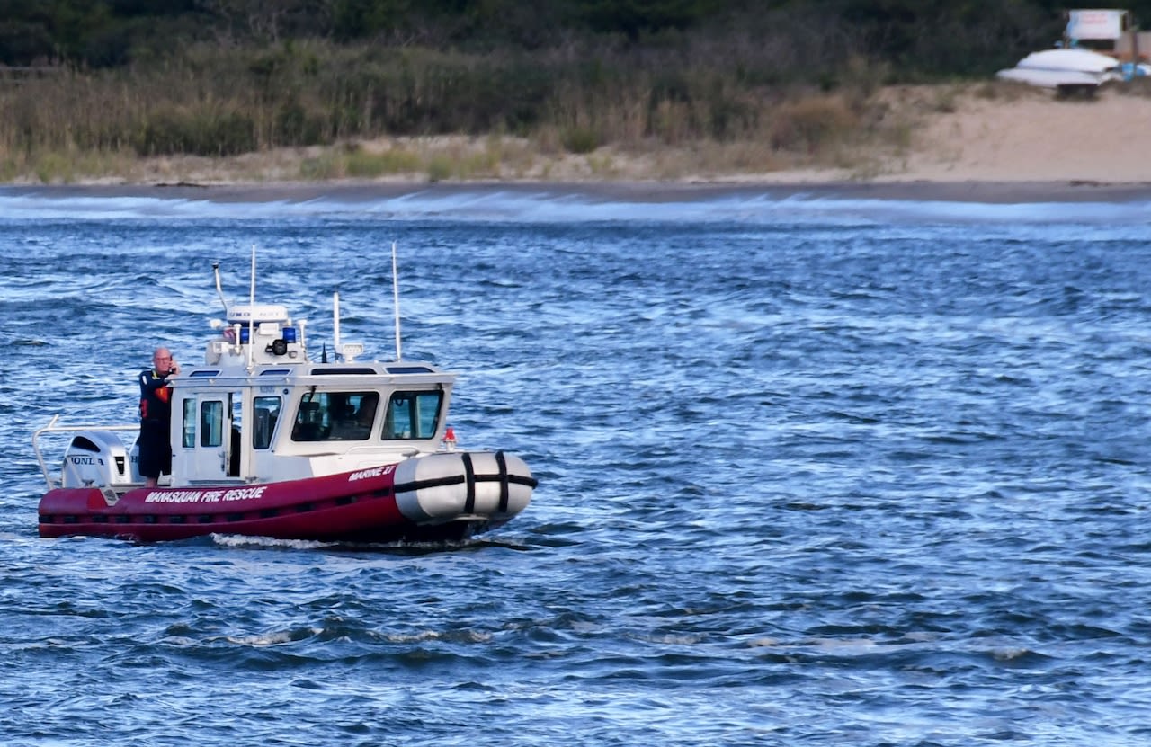 Man drowns after canoe flips over on Mass. lake