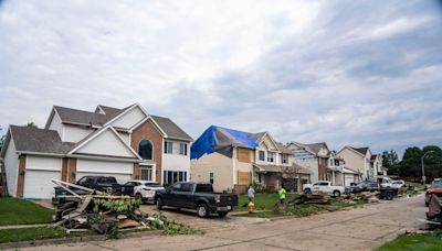 'We'll get through it': In Des Moines, Urbandale, residents band together after tornado