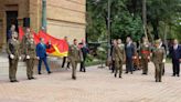 Izado de la bandera en la Capitanía General por el décimo aniversario del Rey Felipe VI