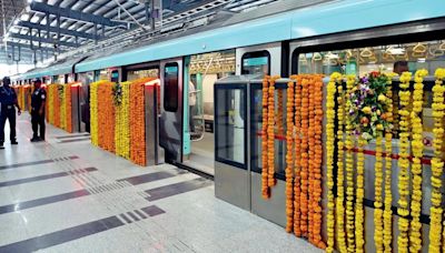 Technical Snag Halts Mumbai Metro Line 3 Services, Leaving Passengers Frustrated