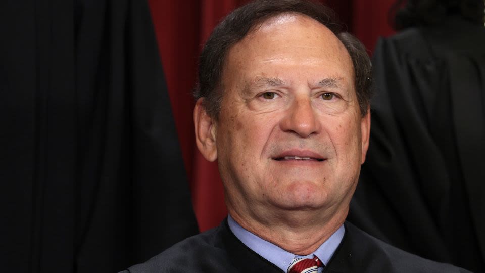 Key GOP senators criticize Alito over upside-down flag incident