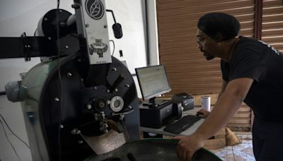Productores negros de café, en busca de una "reparación histórica" en Brasil