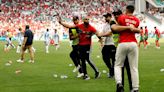 Agresiones desde la tribuna, la revisión del VAR y 50 minutos de suspenso: así fue el caótico final de Argentina-Marruecos en los Juegos Olímpicos