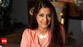 Sonali Bendre dazzles at the screening of 'Sharmajee Ki Beti', fans wonder if she is ageing backwards: video inside - Times of India